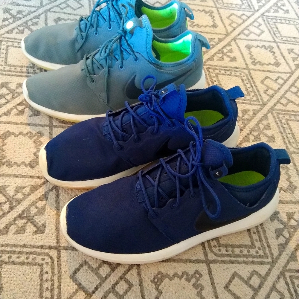 2 pairs of Nike Roshe SOLD already
